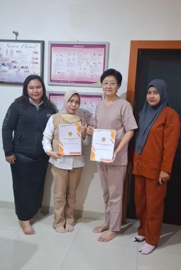 PERJANJIAN KERJA SAMA (PKS) DINAS KEPENDUDUKAN DAN PENCATATAN SIPIL KABUPATEN KARIMUN DENGAN BIDAN YUSTINA, S.Tr.Keb